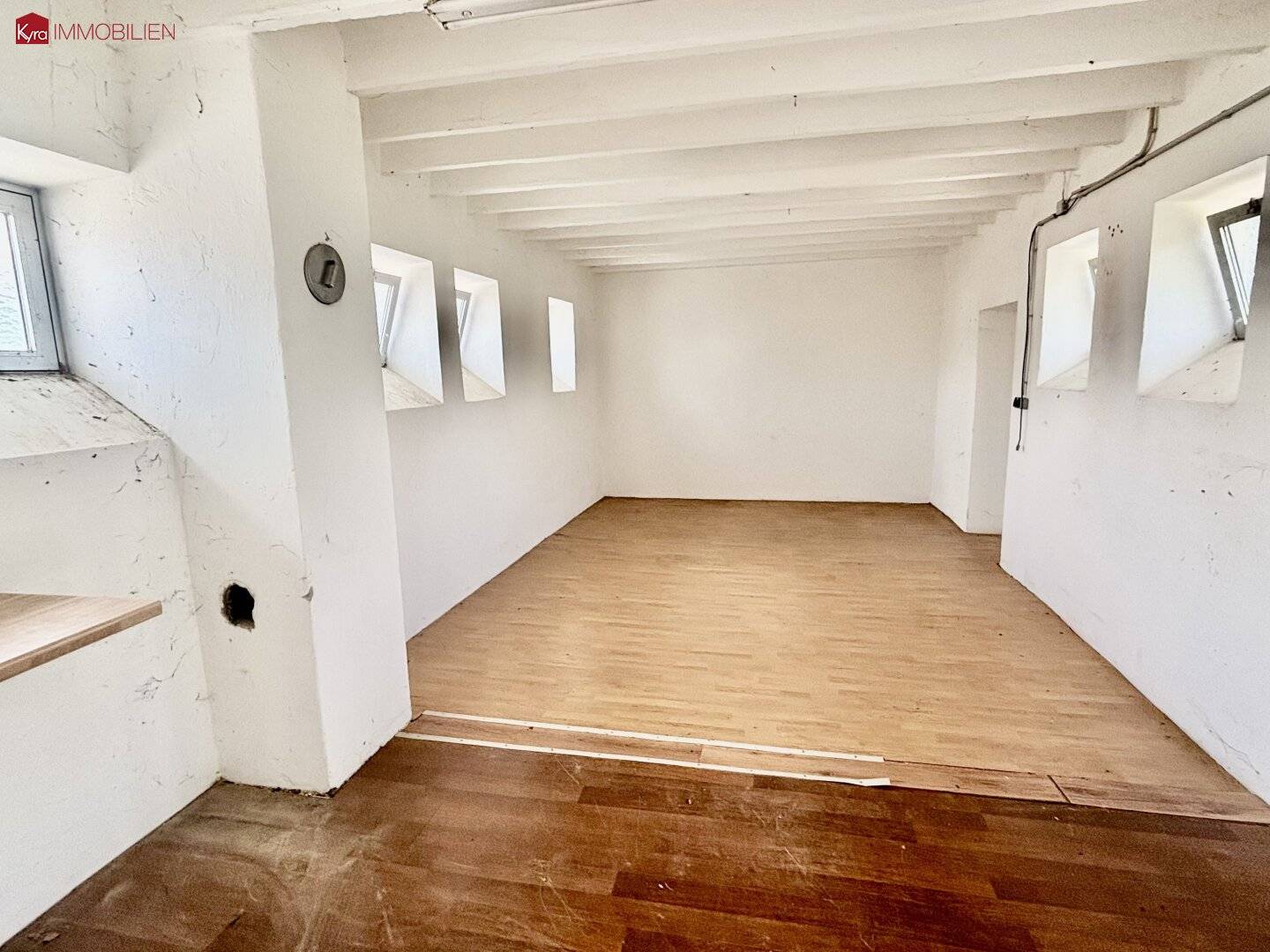 Storage 32m² in 2242 Prottes – Top location, only €195 rent!