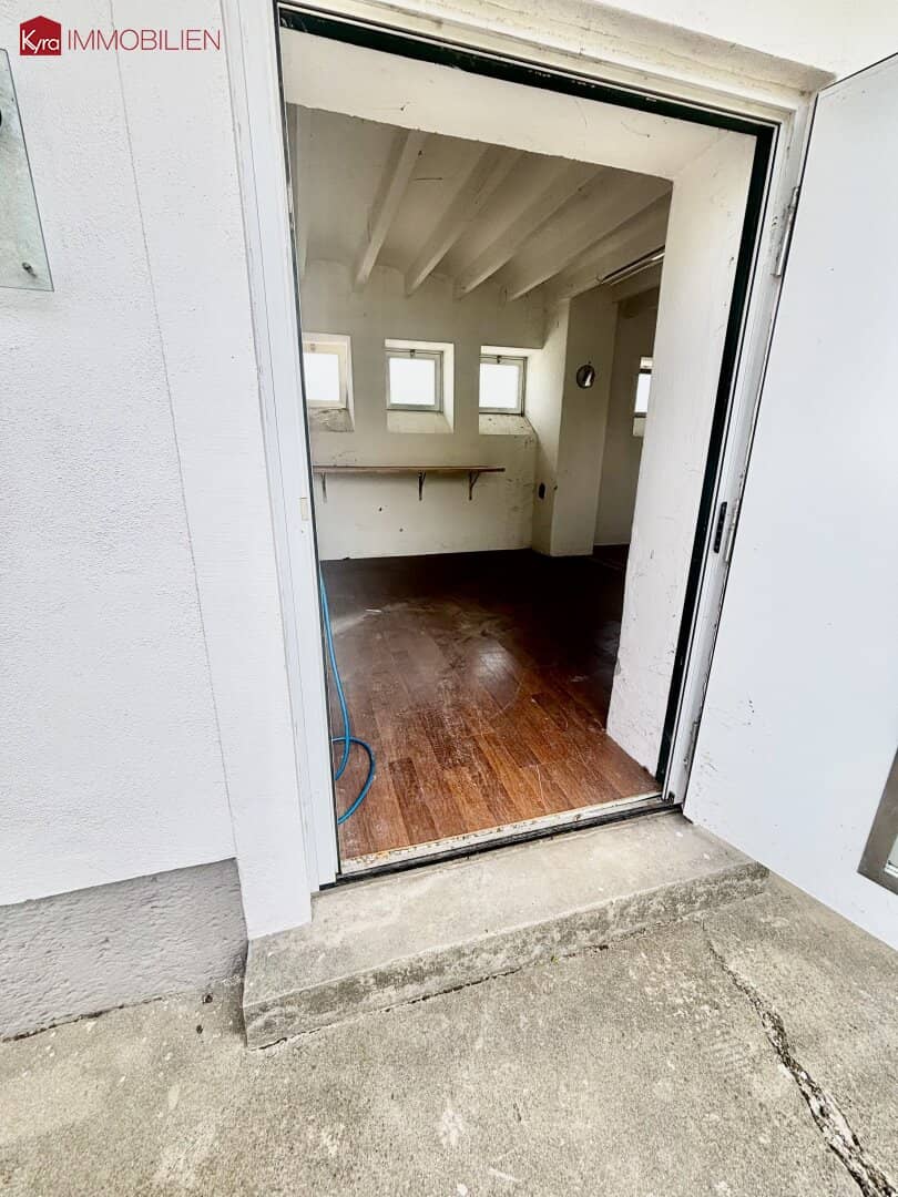 Storage 32m² in 2242 Prottes – Top location, only €195 rent!
