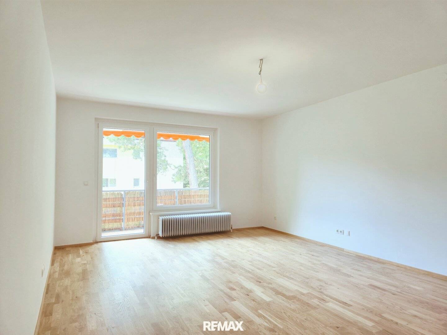 Erstbezug nach Generalsanierung – Stilvoll wohnen mit sonniger Loggia am Weilburgplatz!