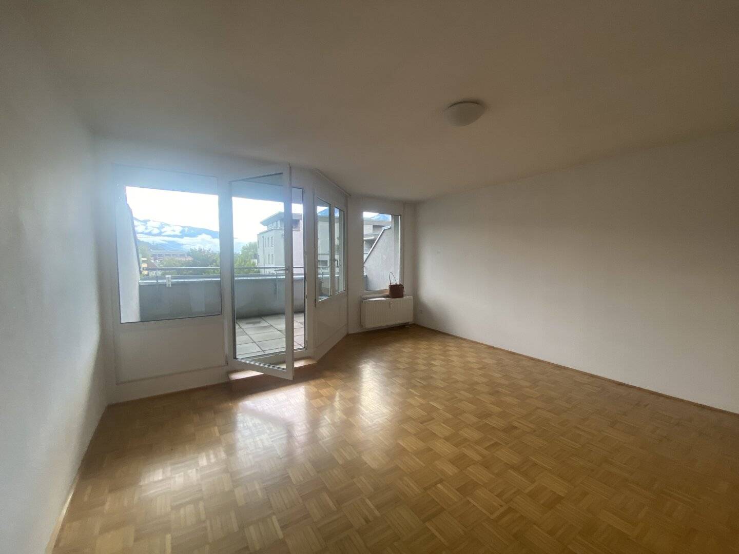 Wunderschöne, sanierte 3-Zimmer-Altbauwohnung in Hall mit Balkon