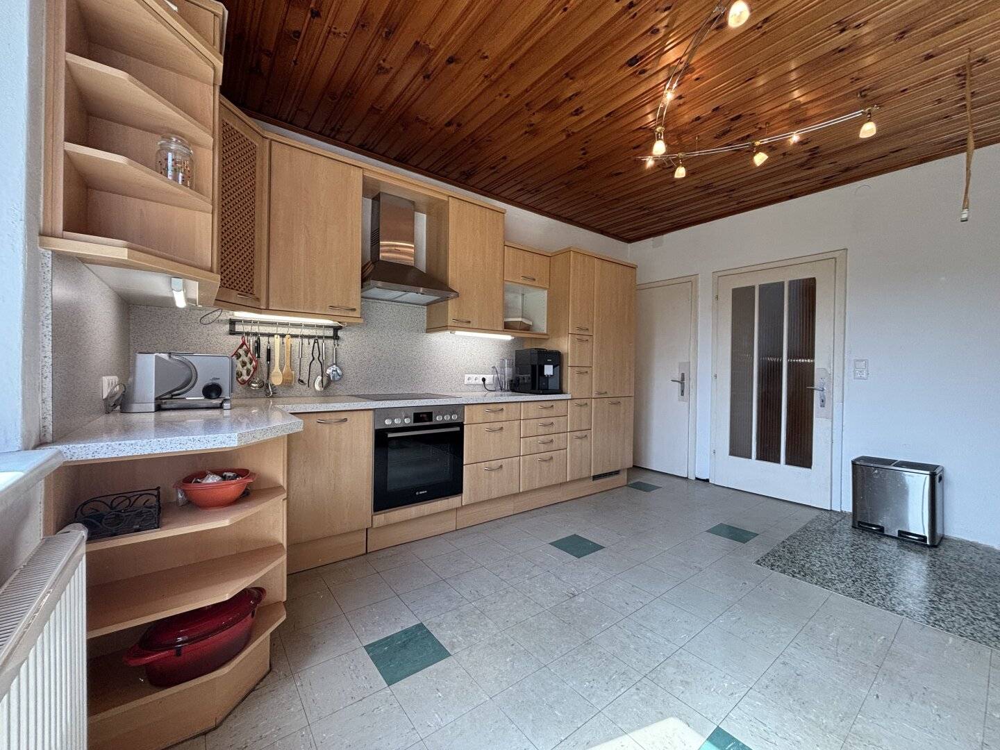 Einfamilienhaus mit 4 Zimmer, großem Garten, Wald und extra Garage
