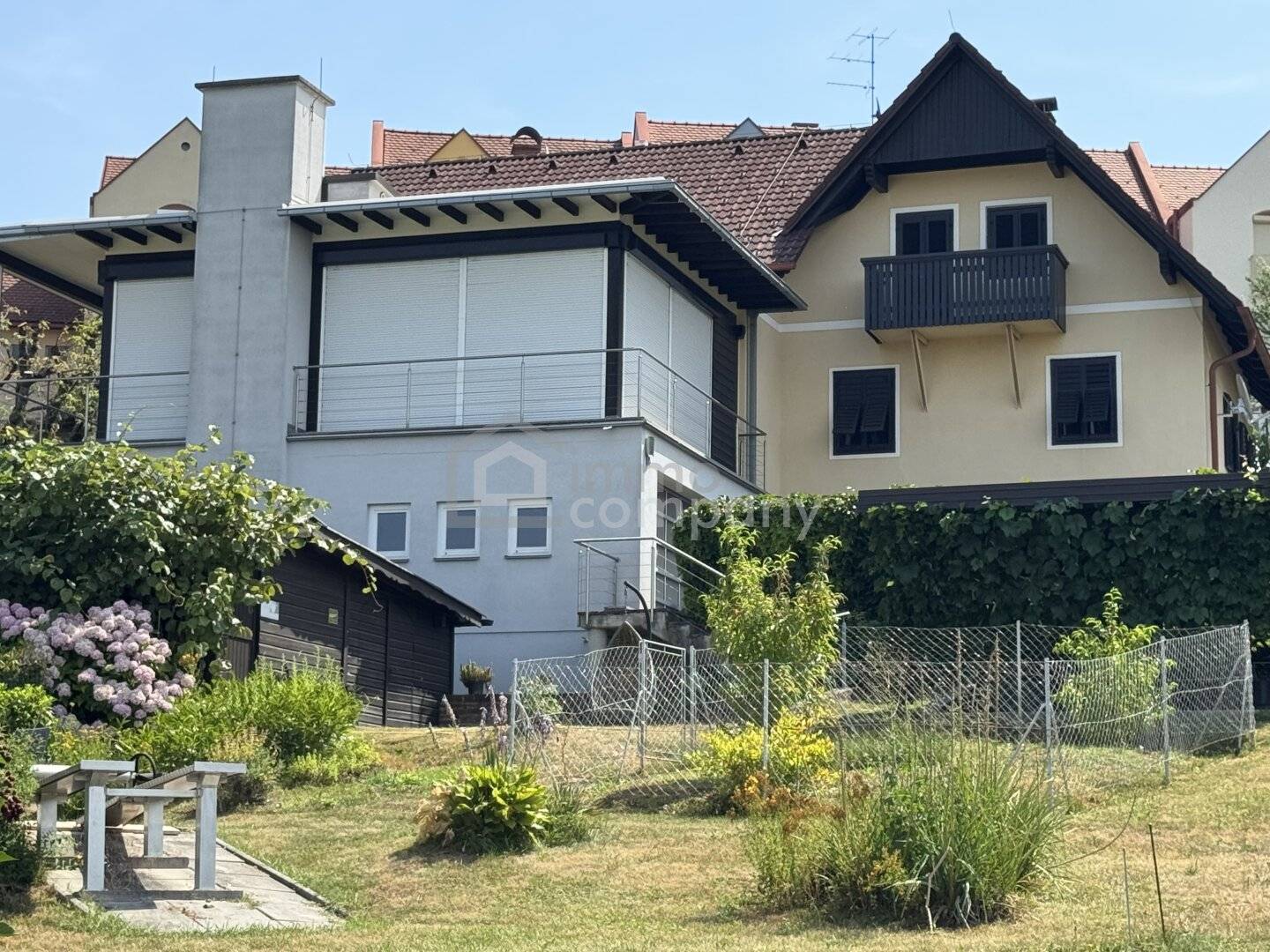 Großzügiges 7-Zi-Haus in Straden, Garten, Pool, Garagen, Balkon – 280 m² Wohnkomfort in Toplage