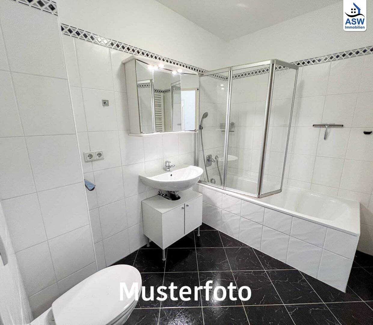 Beautiful 3-room apartment with terrace in a centrally located residential building (temporarily rented) with potential