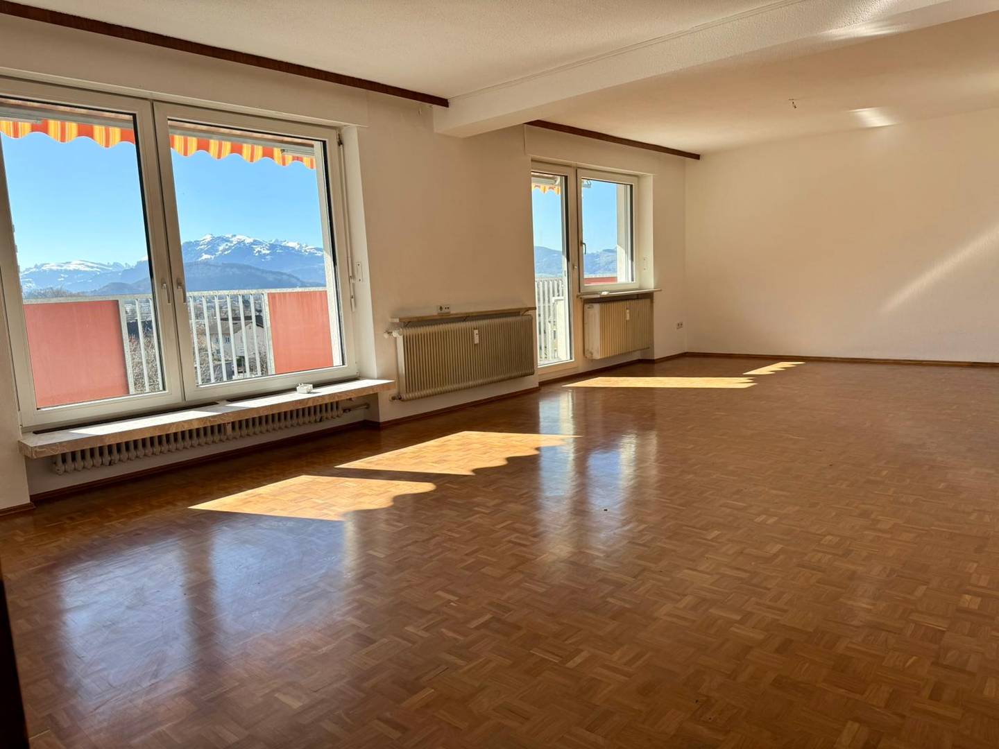 Bright Dachgeschosswohnung with sunny south balcony