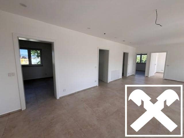 Loft apartment with balcony and ample parking