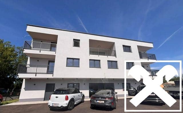 Loft apartment with balcony and ample parking