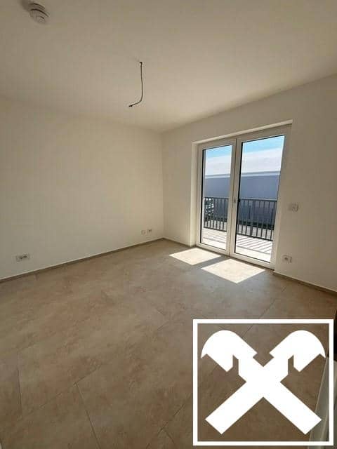 Loft apartment with balcony and ample parking
