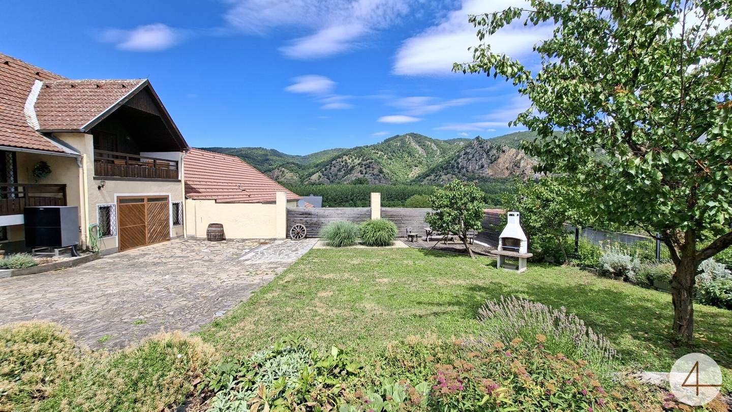 Mehrfamilienhaus in der Wachau mit direktem Blick auf Donau und Dürnstein