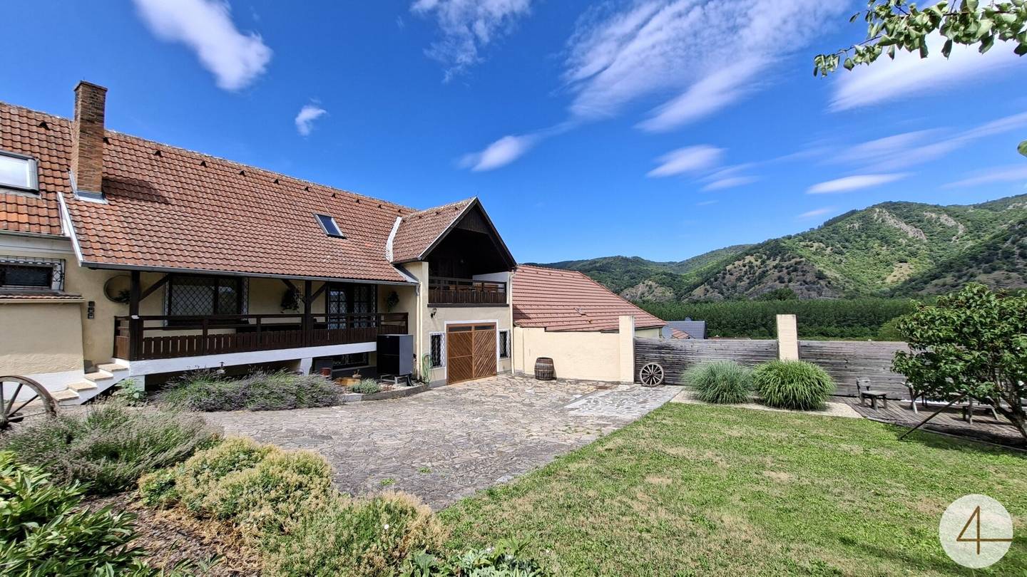 Mehrfamilienhaus in der Wachau mit direktem Blick auf Donau und Dürnstein
