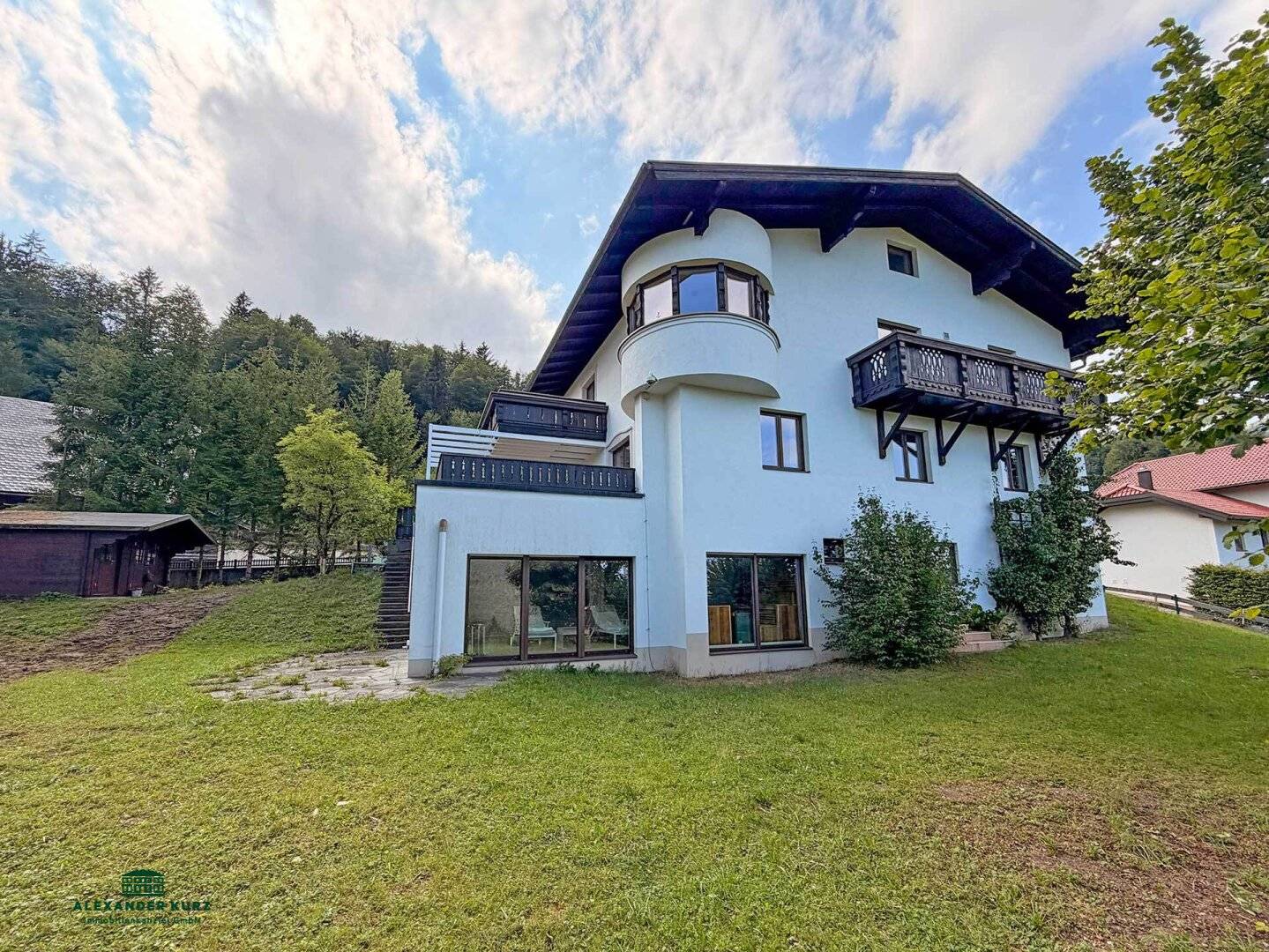 Multi-family house in beautiful scenic location on the Gaisberg