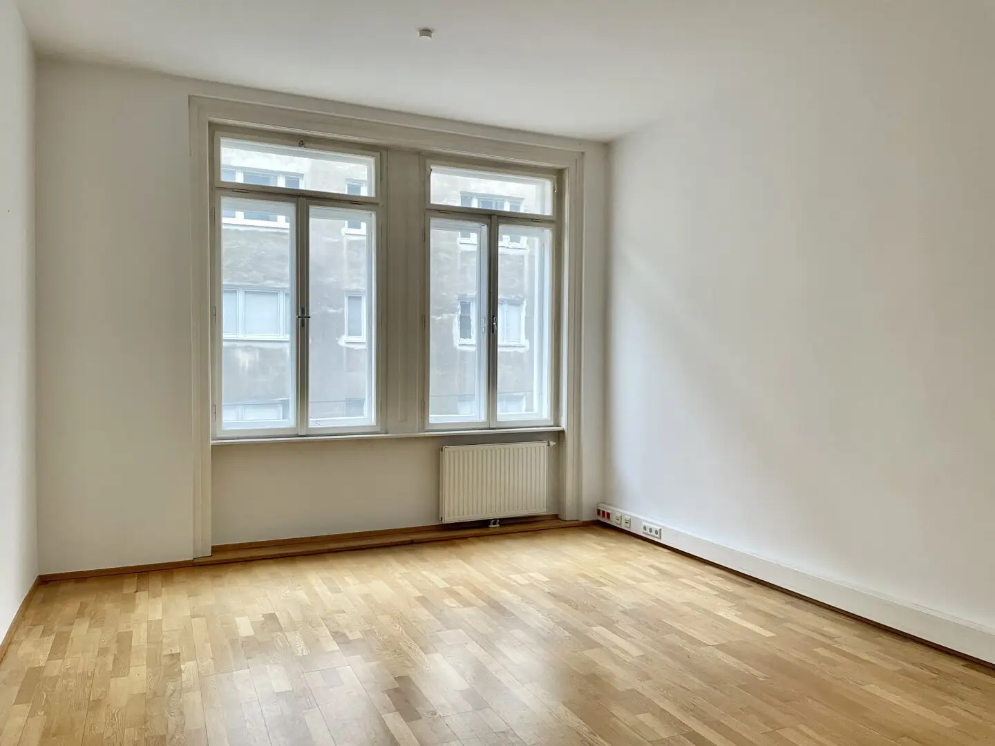 Great layout * Office space with 3 individual offices and large reception area in a central location