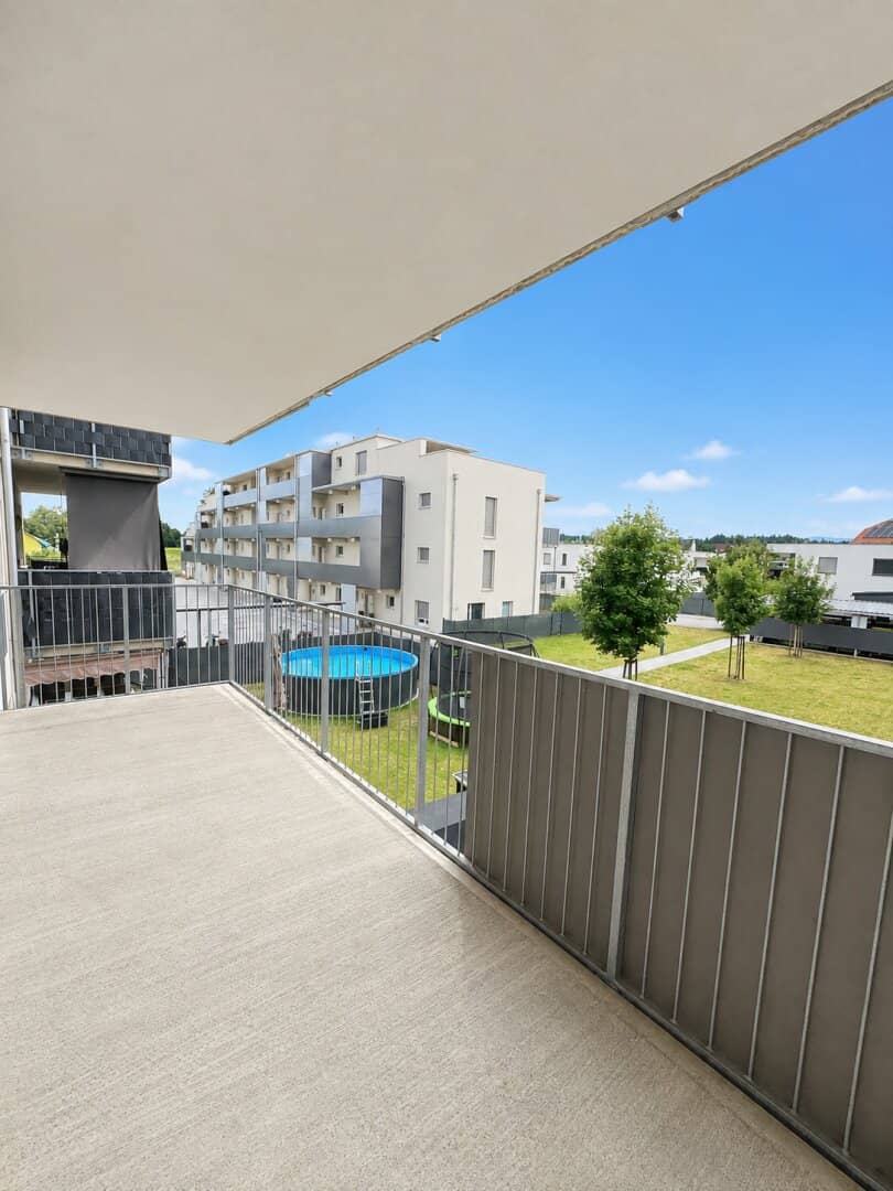 Dreamlike 3-room balcony apartment with southern orientation and carport parking space
