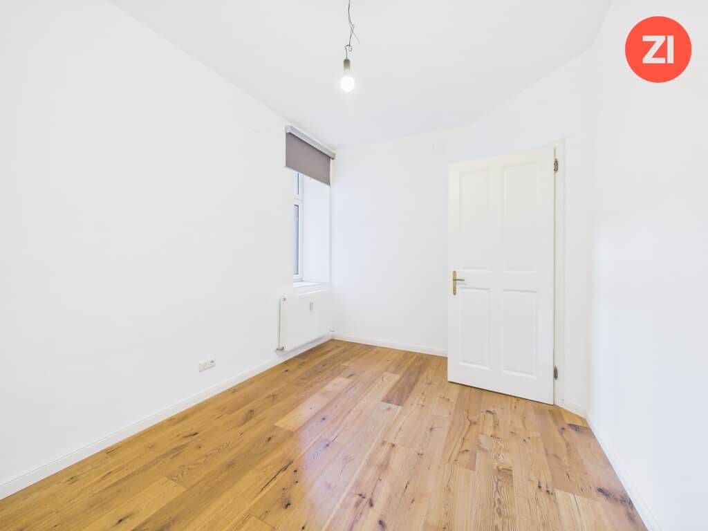 Charming Altbauwohnung with fitted kitchen in quiet courtyard setting