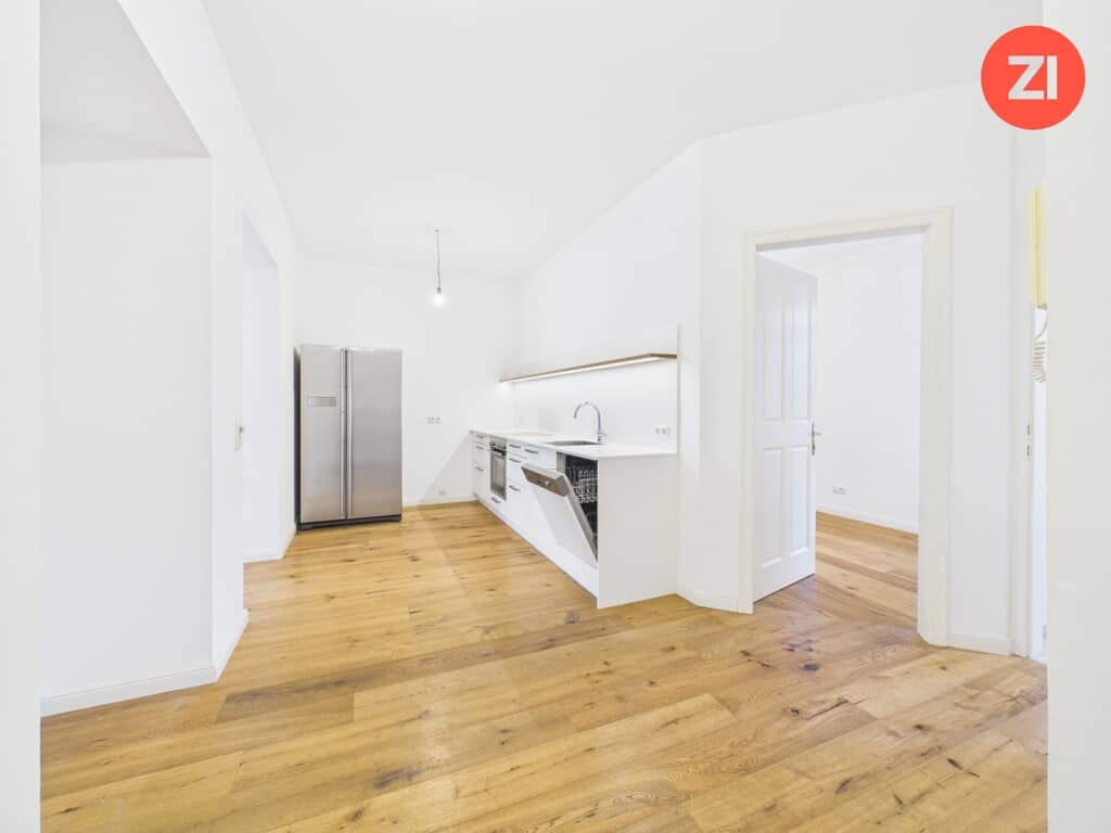 Charming Altbauwohnung with fitted kitchen in quiet courtyard setting