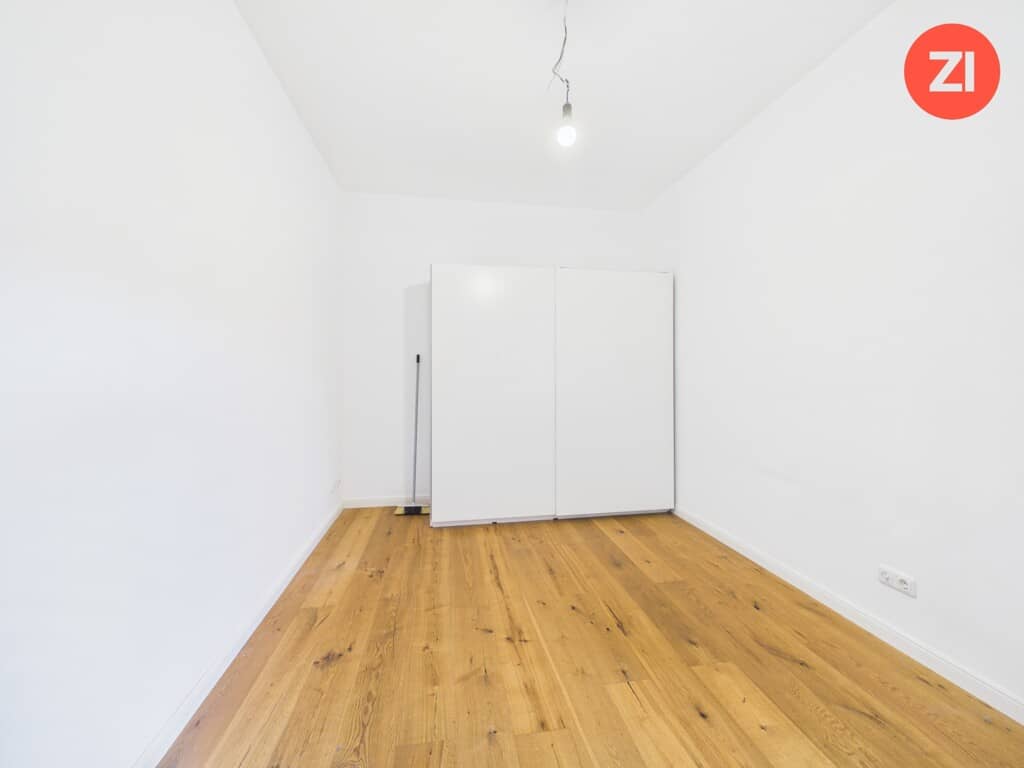 Charming Altbauwohnung with fitted kitchen in quiet courtyard setting