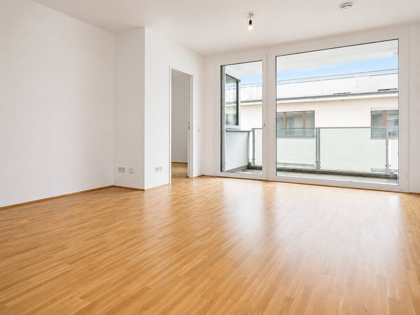 hochwertige 2-Zimmer Wohnung mit Loggia und Garage! U4-Nähe