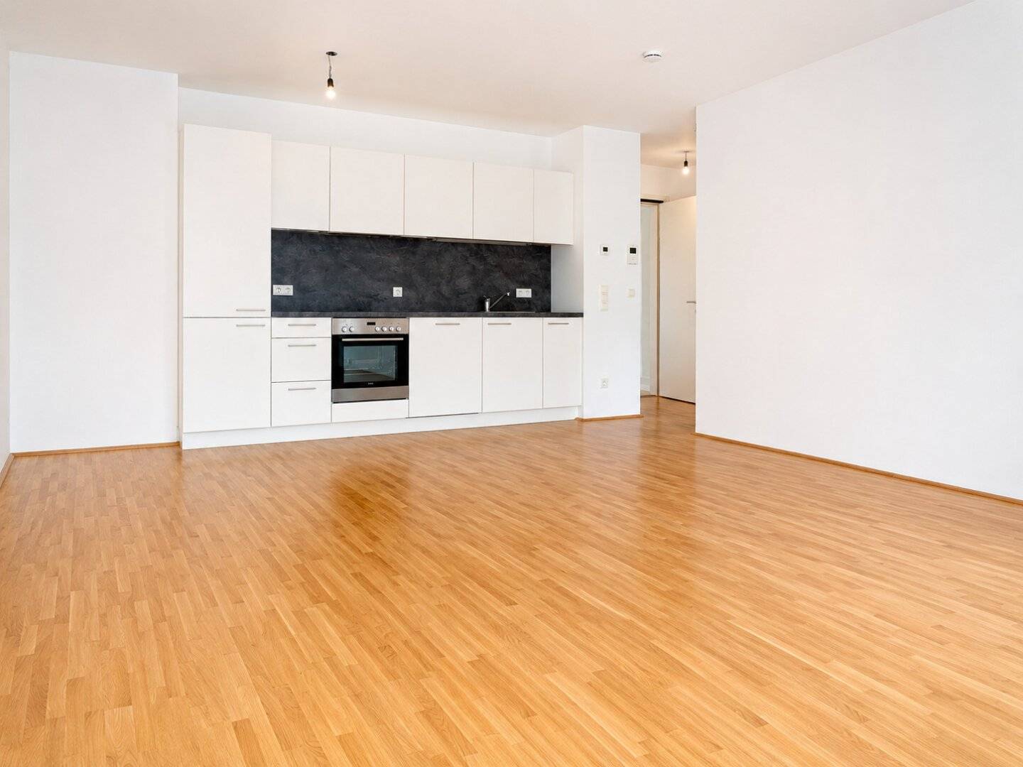 hochwertige 2-Zimmer Wohnung mit Loggia und Garage! U4-Nähe