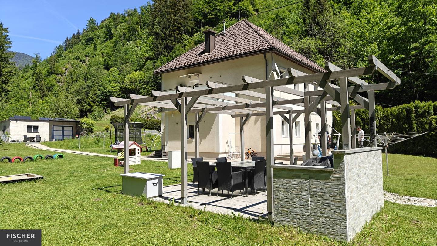 Wohnhaus in Labientschach: Gepflegtes Domizil mit Balkon und Garage, großes Grundstück!