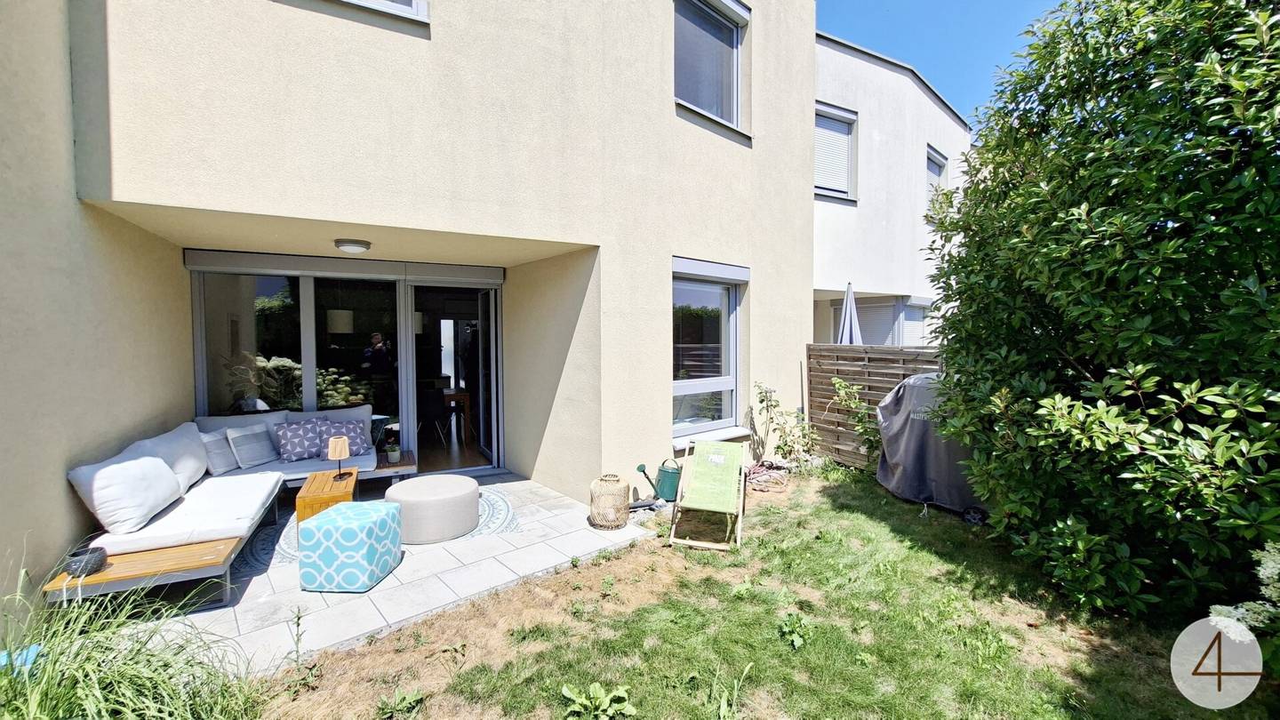 Neuwertiges Reihenhaus mit Garten, Carport und Klimaanlage
