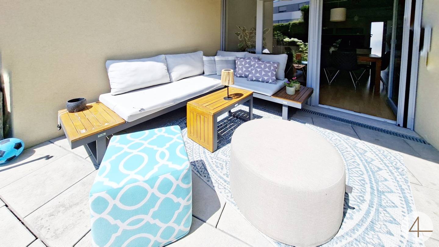 Neuwertiges Reihenhaus mit Garten, Carport und Klimaanlage