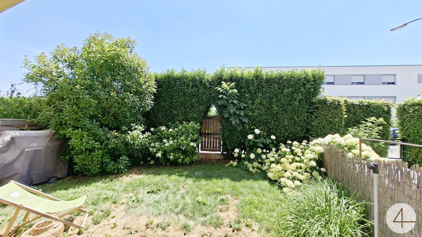 Neuwertiges Reihenhaus mit Garten, Carport und Klimaanlage
