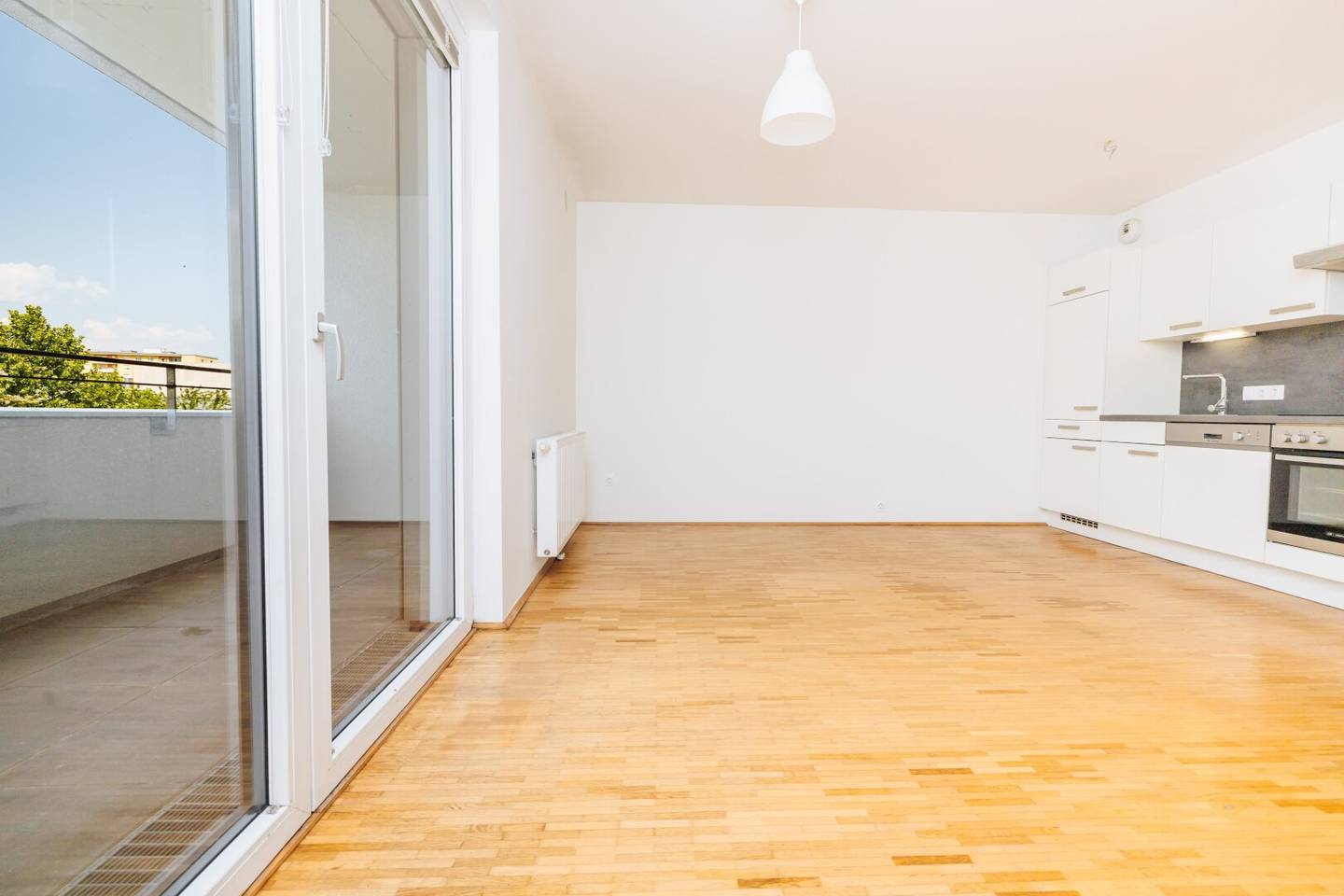 EGGENBERG I LOGGIA I TIMELESS BUILT-IN KITCHEN I BATHROOM WITH BATHTUB I BARRIER-FREE I PASSENGER LIFT I PROJEKT WOHNEN