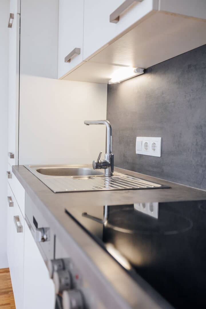 EGGENBERG I LOGGIA I TIMELESS BUILT-IN KITCHEN I BATHROOM WITH BATHTUB I BARRIER-FREE I PASSENGER LIFT I PROJEKT WOHNEN