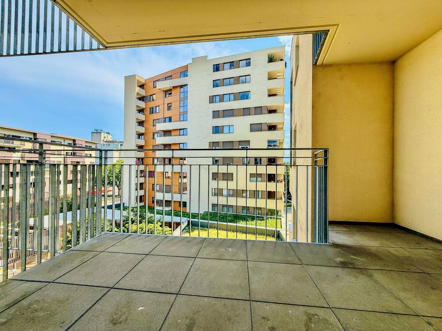 Southeast Corner Balcony I Open Living/Dining Kitchen I 4th Floor I Passenger Lift I Barrier-Free I PROJEKT WOHNEN