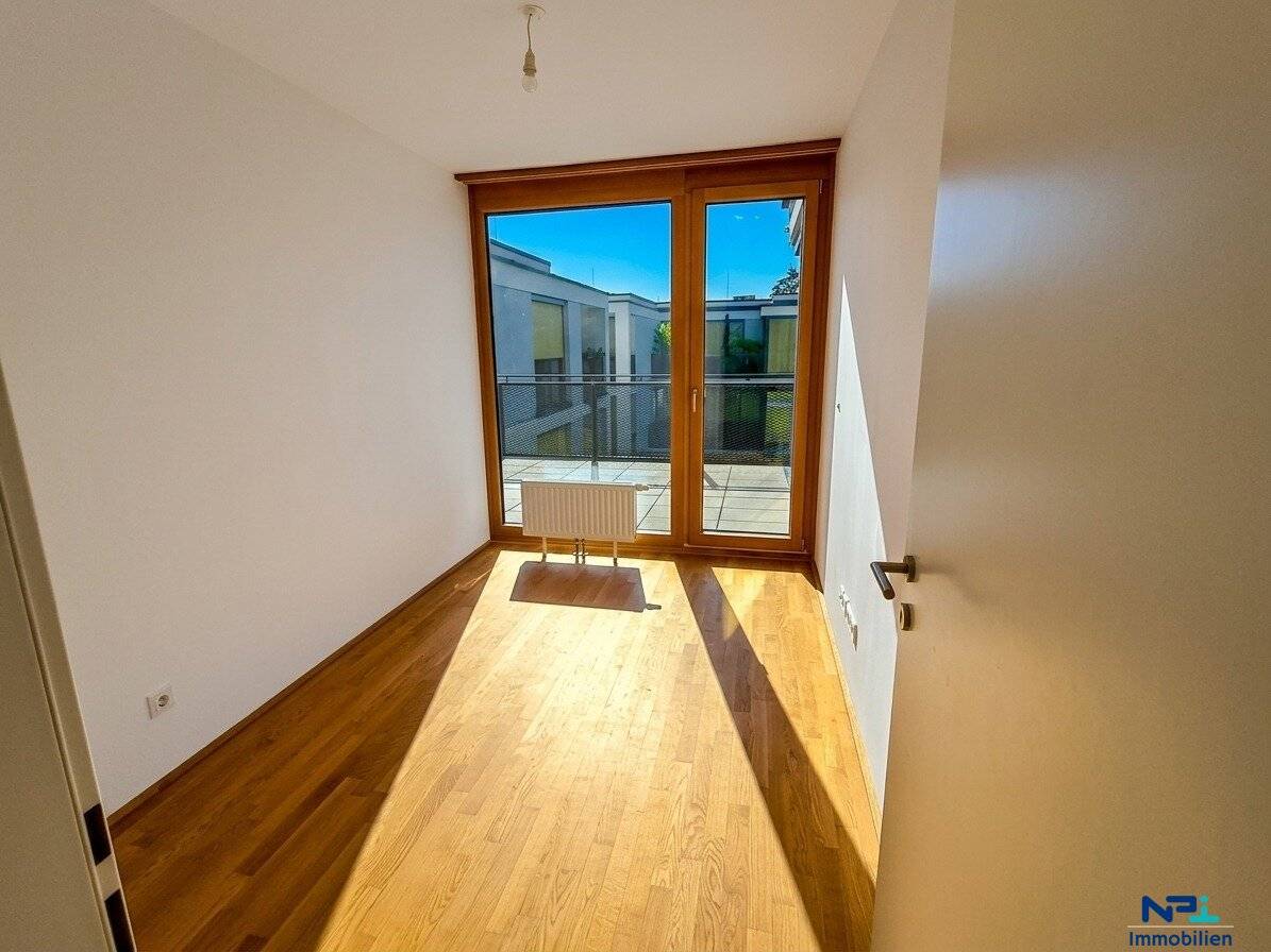 Modern air conditioned 3 room rental apartment with large terrace in prime location