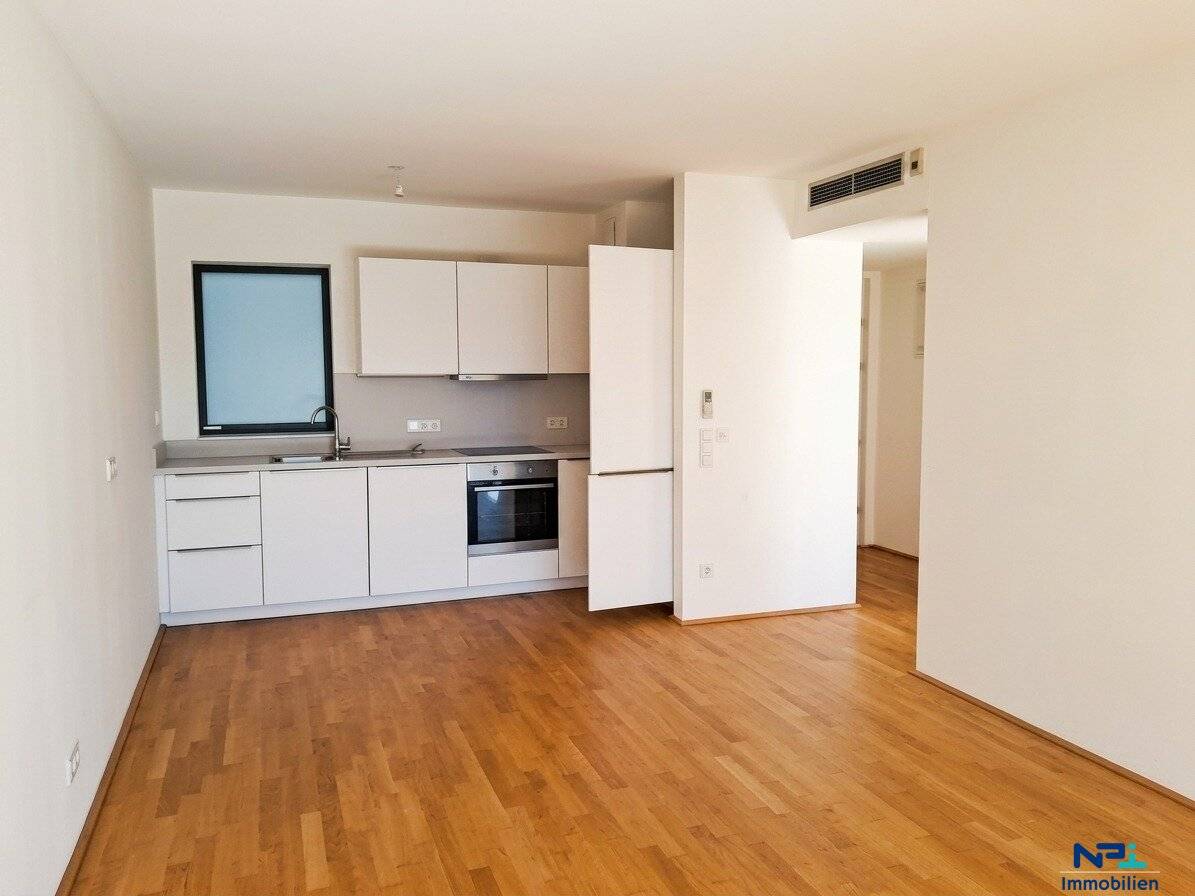 Modern air conditioned 3 room rental apartment with large terrace in prime location