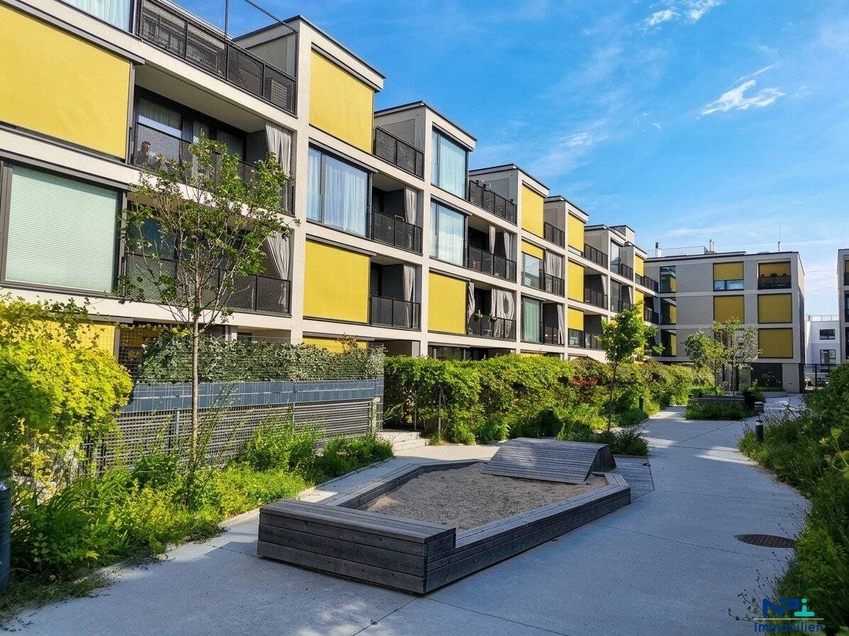 Modern air conditioned 3 room rental apartment with large terrace in prime location