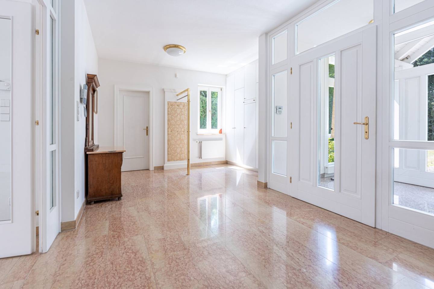 Historic charm meets modern living comfort – Villa in St. Peter with pool