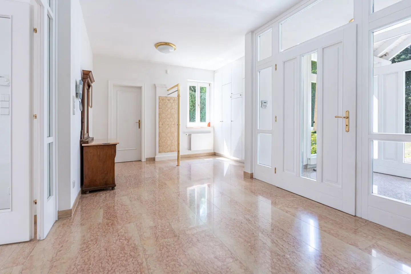Historic charm meets modern living comfort – Villa in St. Peter with pool