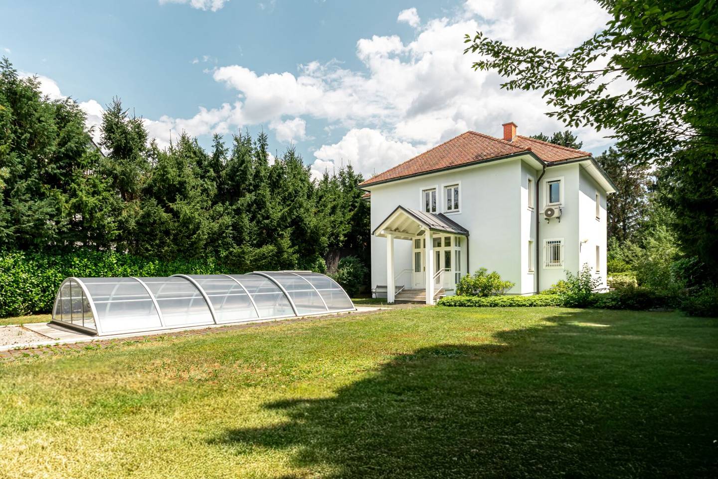 Historic charm meets modern living comfort – Villa in St. Peter with pool