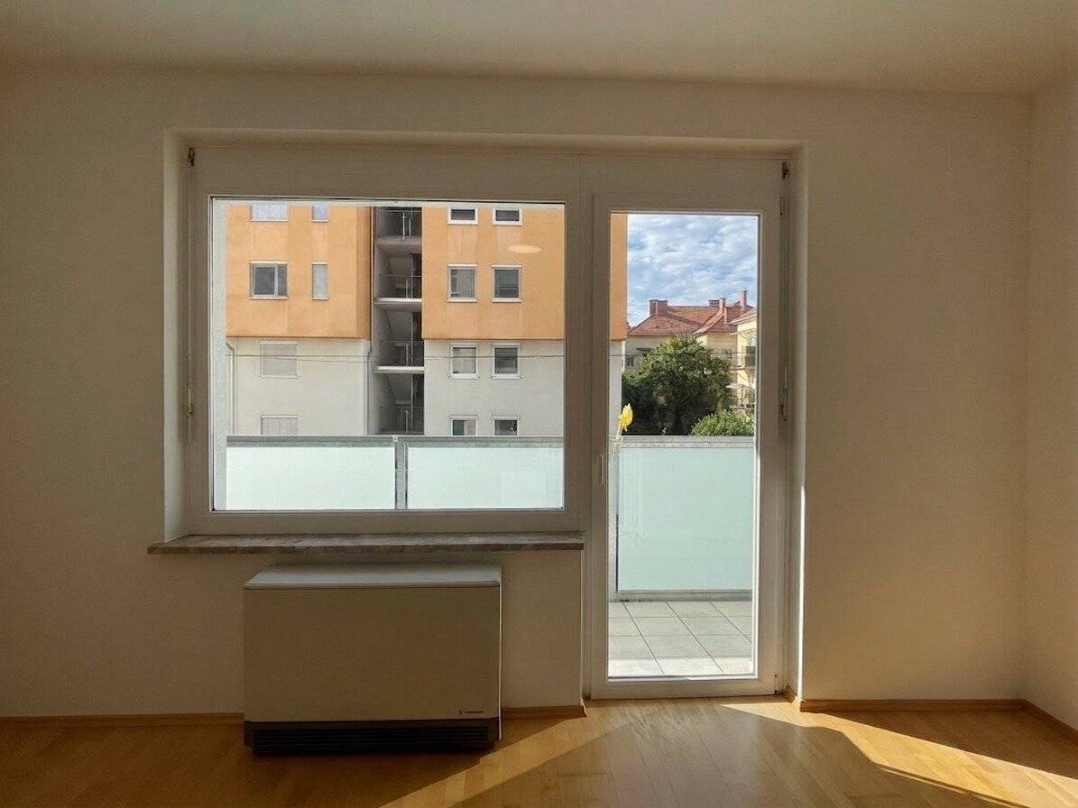 GRAZ Geidorf: Kitchen + living-bedroom on 40m² + 5m² balcony: Very good location, 5min by bike to the university