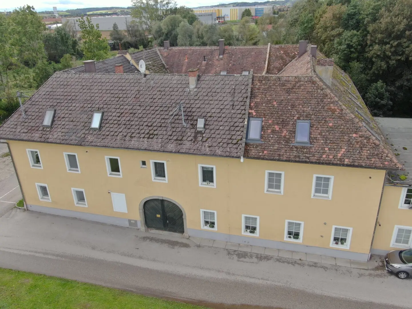 1-room condominium in need of renovation with potential in Enns