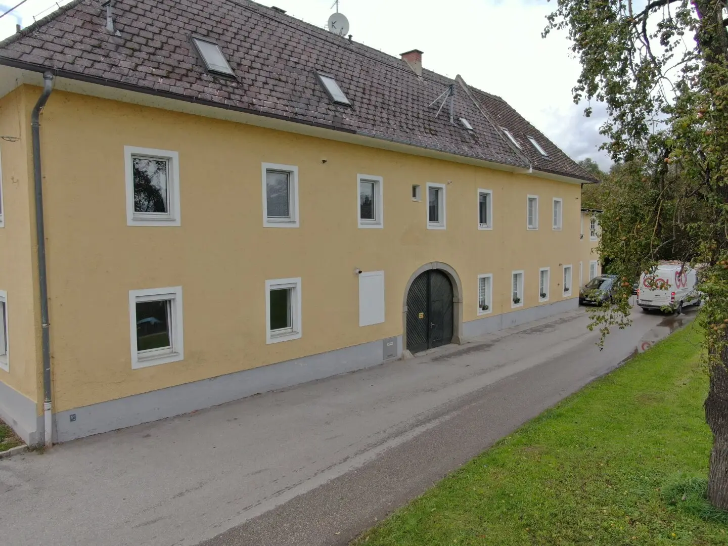 1-room condominium in need of renovation with potential in Enns