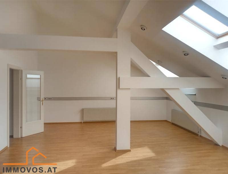 Lichtdurchflutete Dachgeschosswohnung mit hofseitiger Dachterrasse