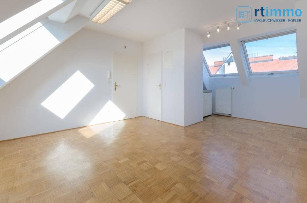 Attic studio apartment near subway