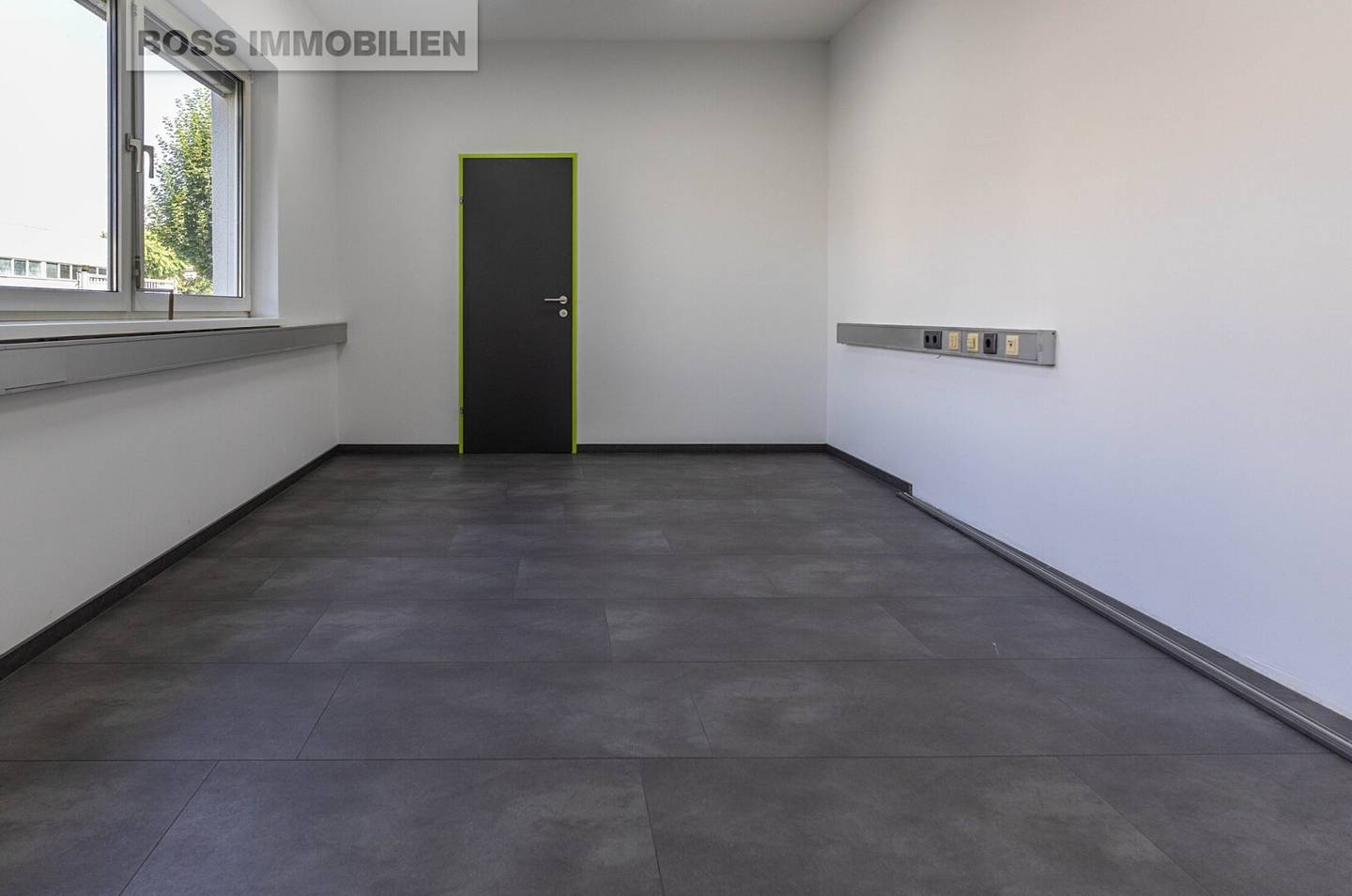 Linz Industriezeile | 107 m² office + 150 m² heated storage + 100 m² outdoor storage