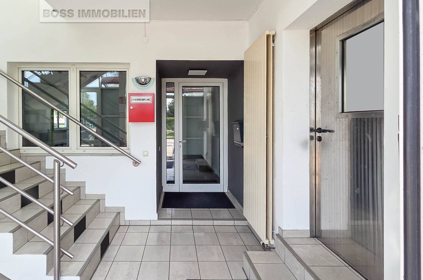 Linz Industriezeile | 107 m² office + 150 m² heated storage + 100 m² outdoor storage
