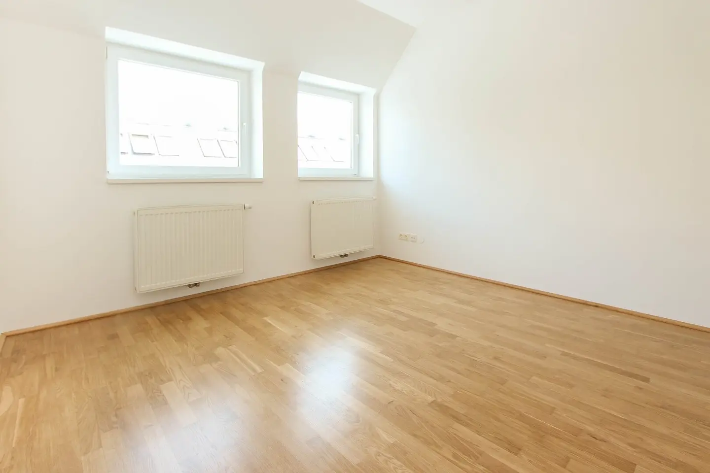 Helle DG-Wohnung in ruhiger Lage mit Terrasse