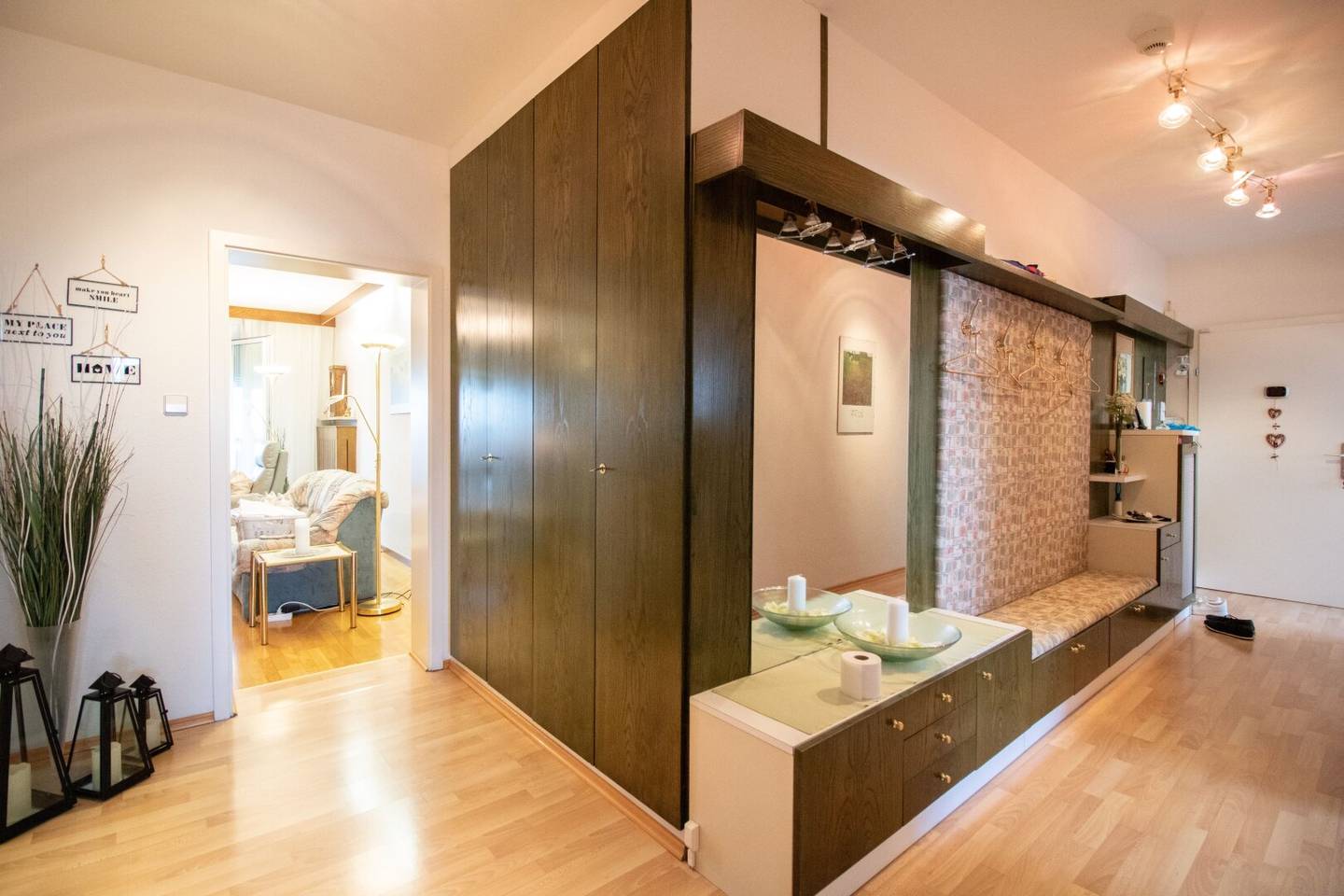 Großzügige 3-Zimmer-Wohnung mit TG-Stellplatz, zweitem Parkplatz &amp; Dachterrasse mit Graz-Blick