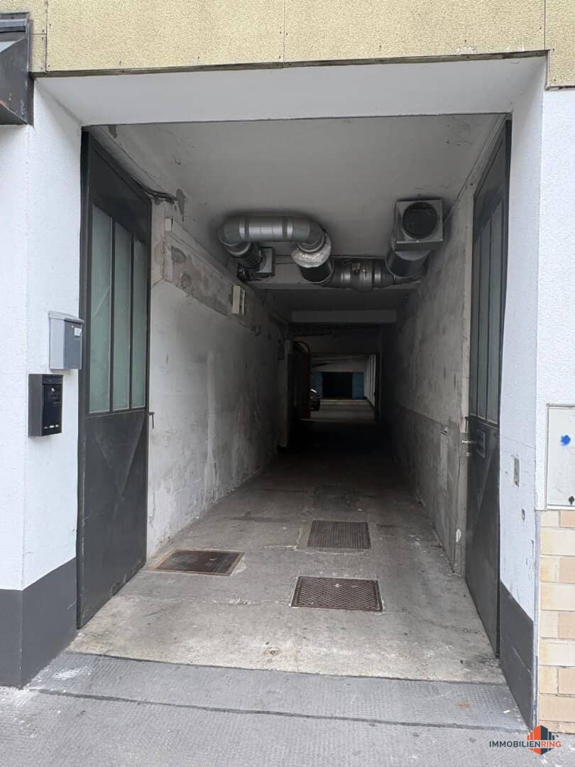 Spacious Warehouse 1000m² in Ketzergasse - 1230 Vienna – ideal commercial space for rent!