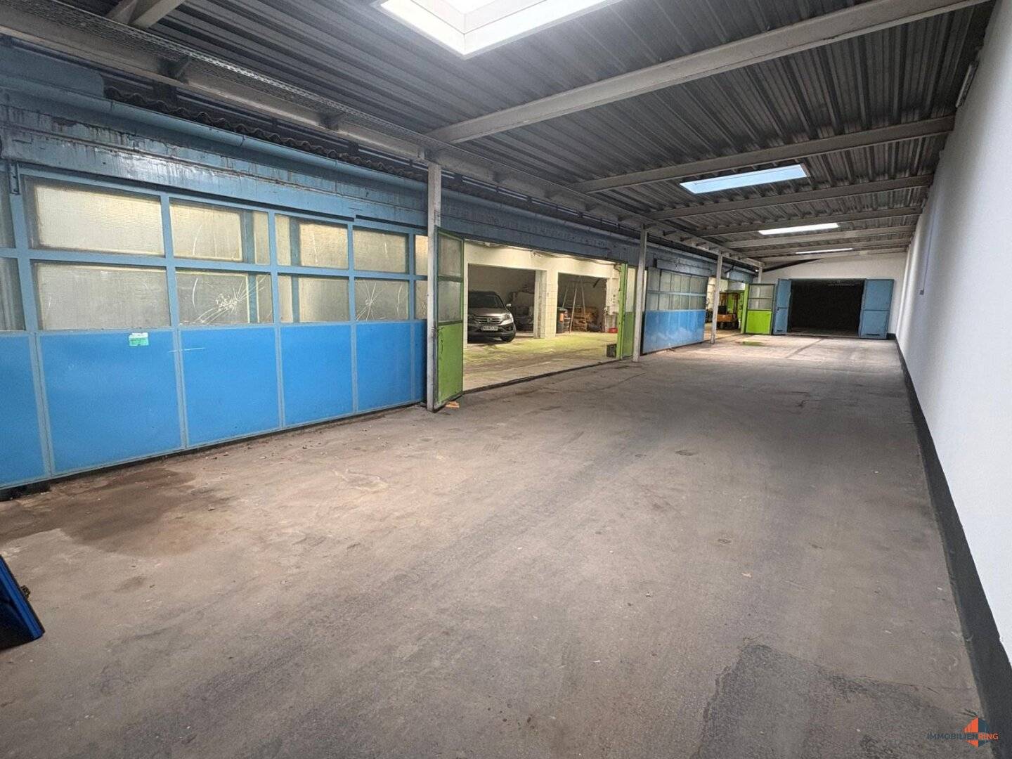 Spacious Warehouse 1000m² in Ketzergasse - 1230 Vienna – ideal commercial space for rent!