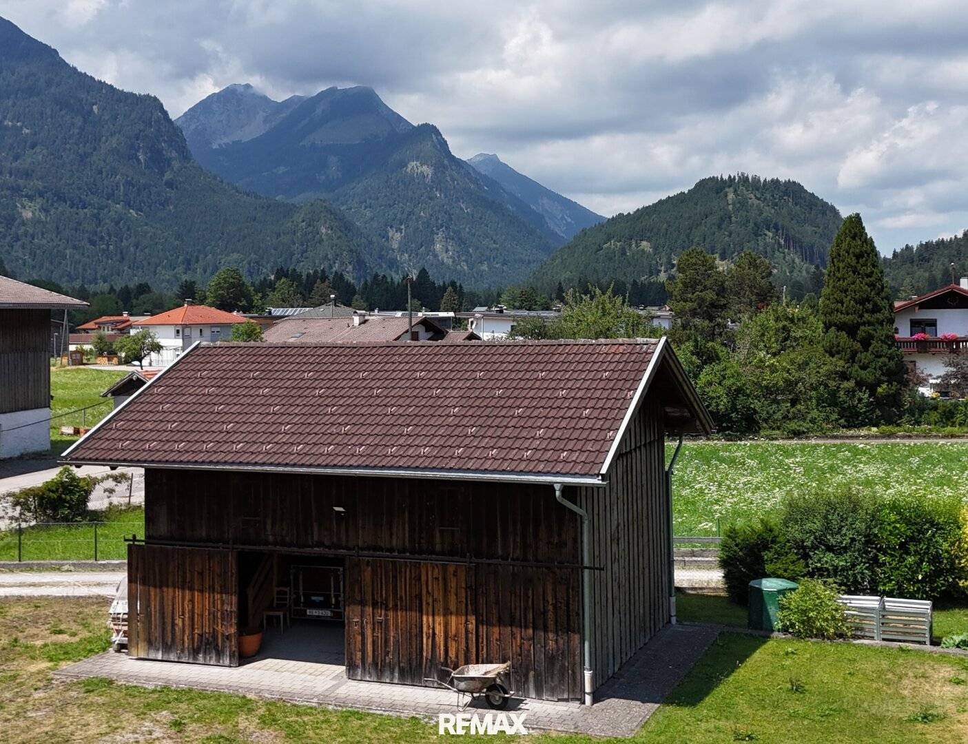 Viel Platz, viele Möglichkeiten – Mehrfamilienhaus auf 1.700 m² Bauland!