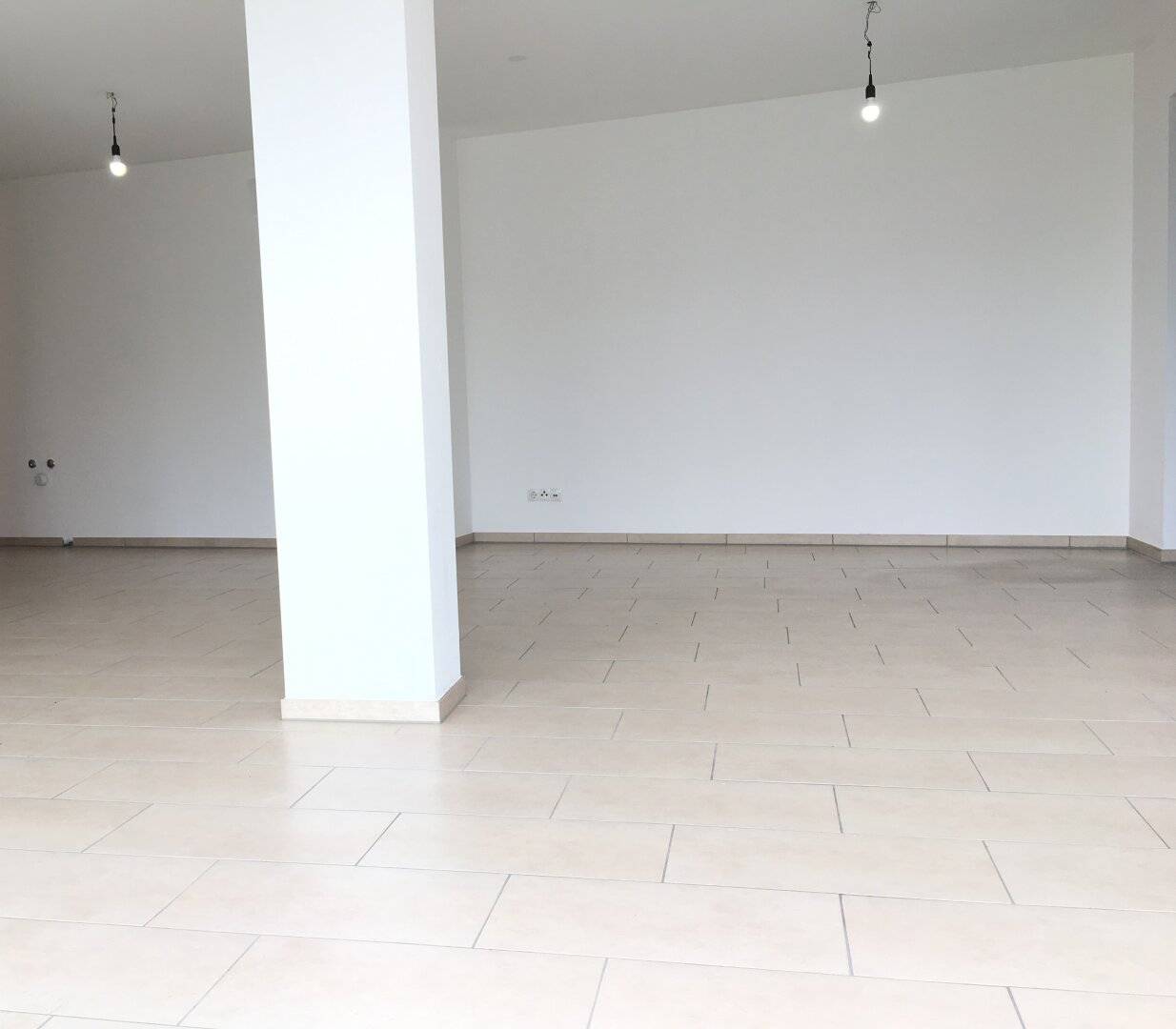 Attractive commercial space for rent in Hard