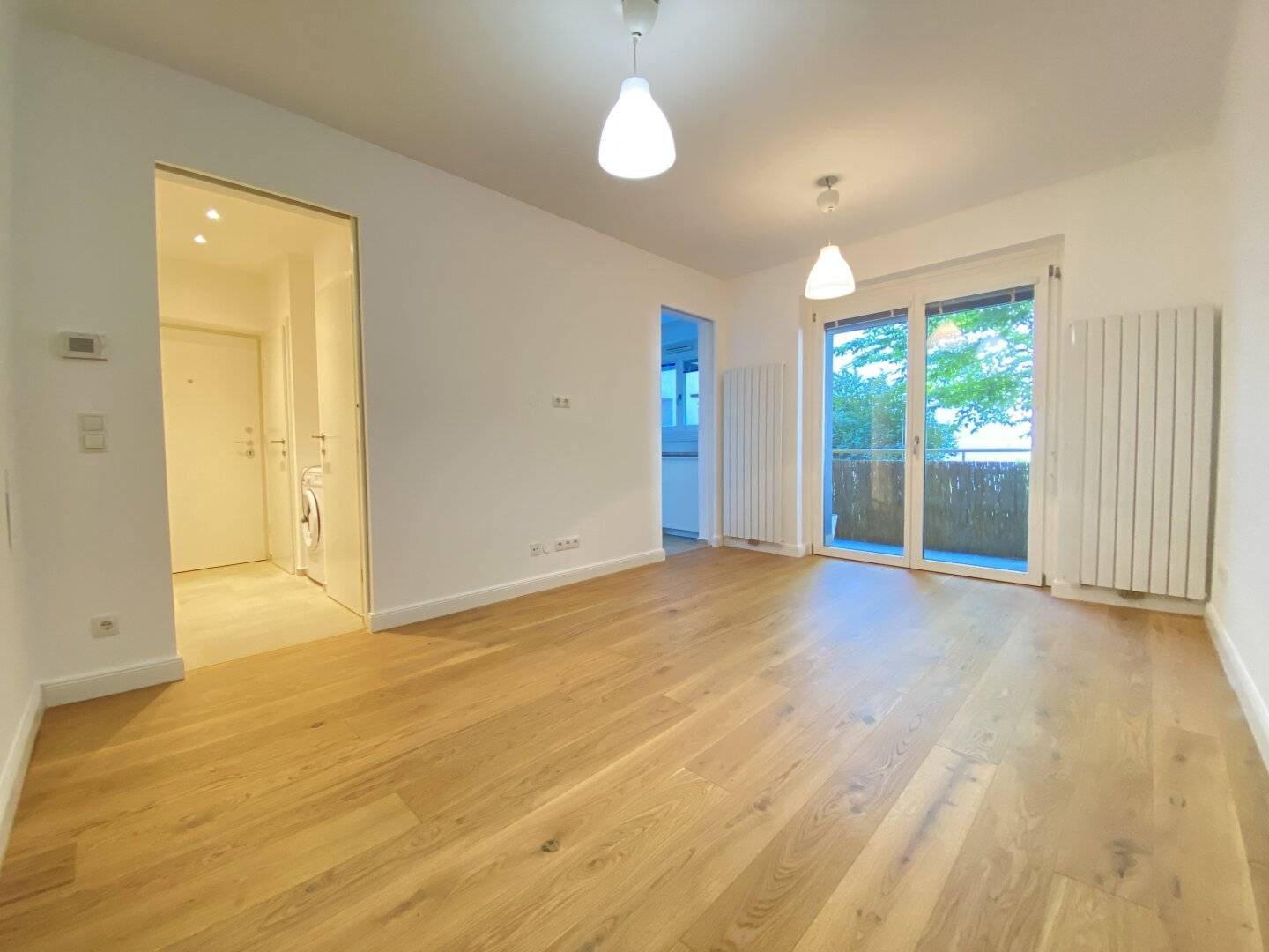Like-new Quiet Courtyard Location Loggia near Schloss Schönbrunn Rented on Fixed-term Lease