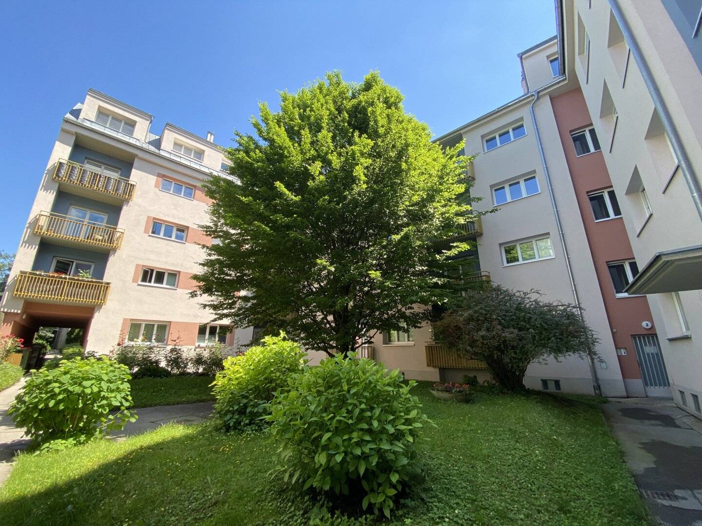 Like-new Quiet Courtyard Location Loggia near Schloss Schönbrunn Rented on Fixed-term Lease