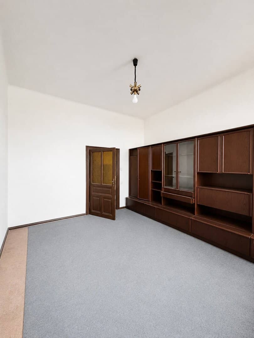 Charmante 2-Zimmer-Altbauwohnung mit Potenzial in zentraler Ruhelage